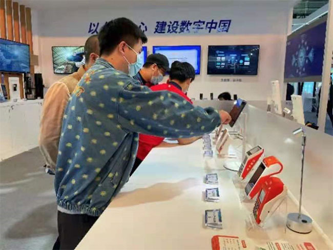 门店POS机产品展示现场