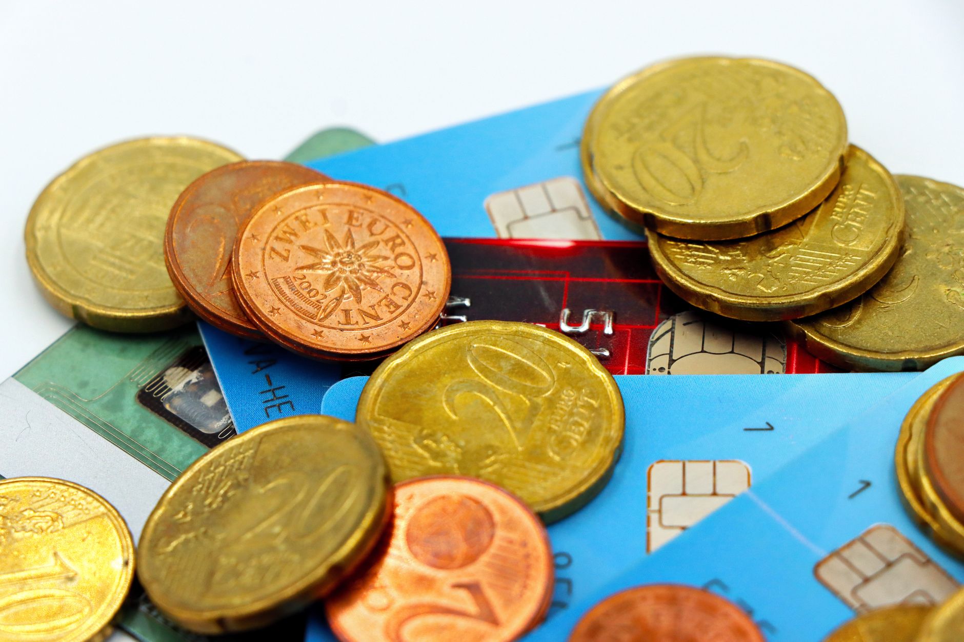 微信收款码和POS机区别在哪：Close-up image of Euro coins and credit cards