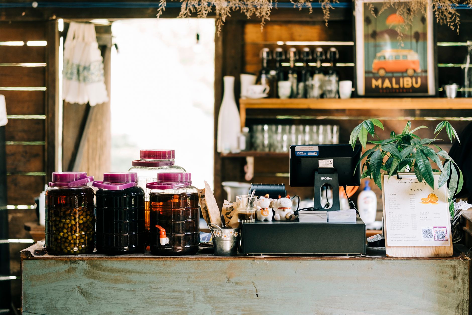 POS机一年要花多少钱:A rustic bar counter with jars, decor, and a POS POS机一年要花多少钱:A rustic bar counter with jars, decor, and a POS